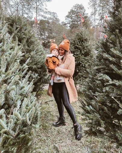 Carhartt Christmas Pictures, Fall Family Photos Tree Farm, Outfits For Christmas Tree Farm Pictures, Carhartt Family Photos, Christmas Tree Farm Outfit Women, Christmas Tree Picking Outfit, Baby Christmas Tree Farm Pictures, Carhartt Family Pictures, Christmas Tree Farm Photo Shoot Baby