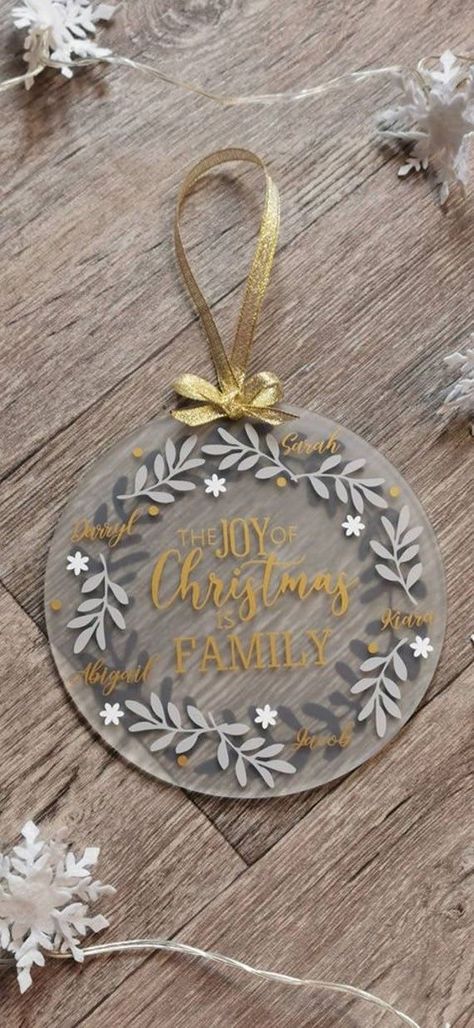 Acrylic Tree Ornaments, Personalised Baubles Cricut, Christmas Cricut Decorations, Acrylic Christmas Ornaments Vinyl, Acrylic Christmas Decorations, Diy Acrylic Ornaments Christmas, Cricut Acrylic Ornament, Cricut Joy Christmas Projects, Acrylic Christmas Ornaments Cricut