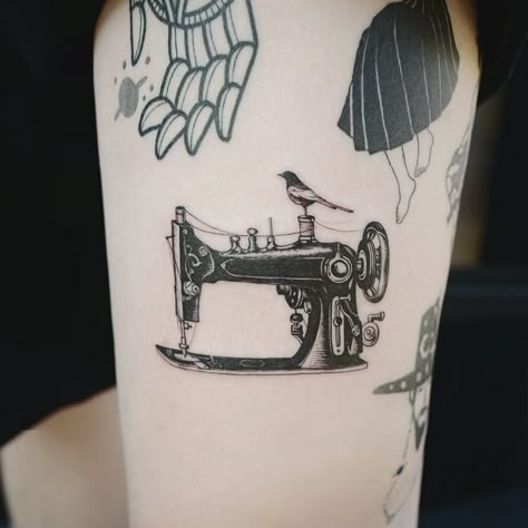 Tattoo Sewing, Sewing Machine Tattoo, Sewing Tattoos, Knitting Tattoo, Dragon Tattoo For Women, Omerta Tattoo, Machine Tattoo, Book Tattoo, Tattoo Machine