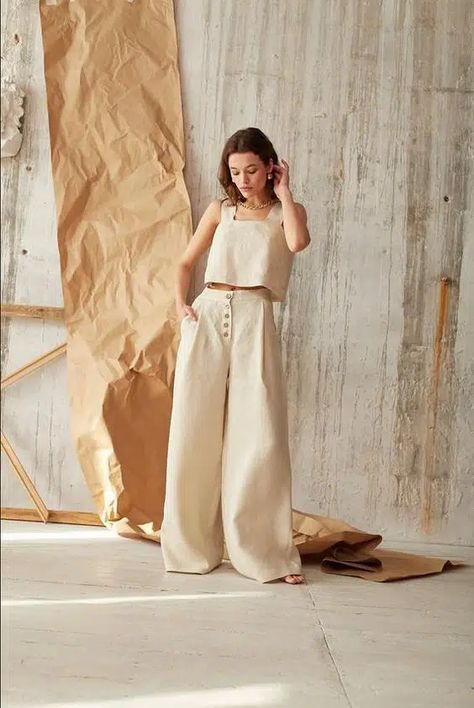 Linen Pants Outfits - 20 Ideas on How To Wear Linen Pants How To Wear Linen Pants, Natural Linen Pants, Trousers Linen, Flax Pants, Flax Clothing, Linen Pants Outfit, White Linen Blouse, Linen Crop Top, Pants Linen