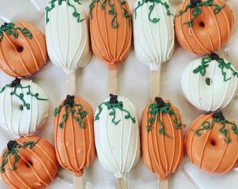 Fall Cake Pops, Cakesicles Ideas, Popsicles Cake, Cake Popsicles, Cake Pop Designs, Fall Cake, Thanksgiving Cakes, Pretty Pumpkins, Chocolate Covered Treats