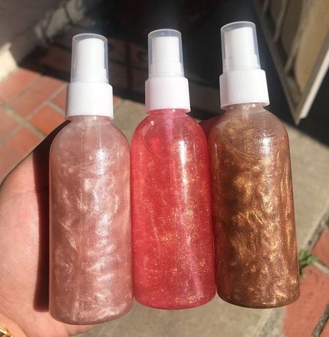 Diy Body Spray, Body Oil Diy, Body Glitter Spray, Lips Essentials, Shimmer Oil, Body Shimmer, Body Oil Spray, Shimmer Body Oil, Diy Lip Gloss