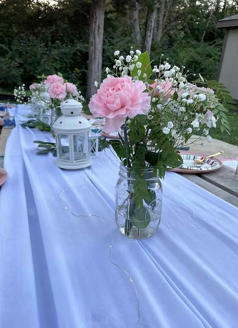 Sweet 16 Floral Centerpieces, Spring Theme Sweet 16, Pastel Pink Sweet 16, Sweet Sixteen Table Centerpieces, Sweet Sixteen Table Decorations, Centerpieces For Sweet 16 Party, Outside Sweet 16, Simple Sweet 16 Party Ideas At Home, Flower Sweet 16 Theme