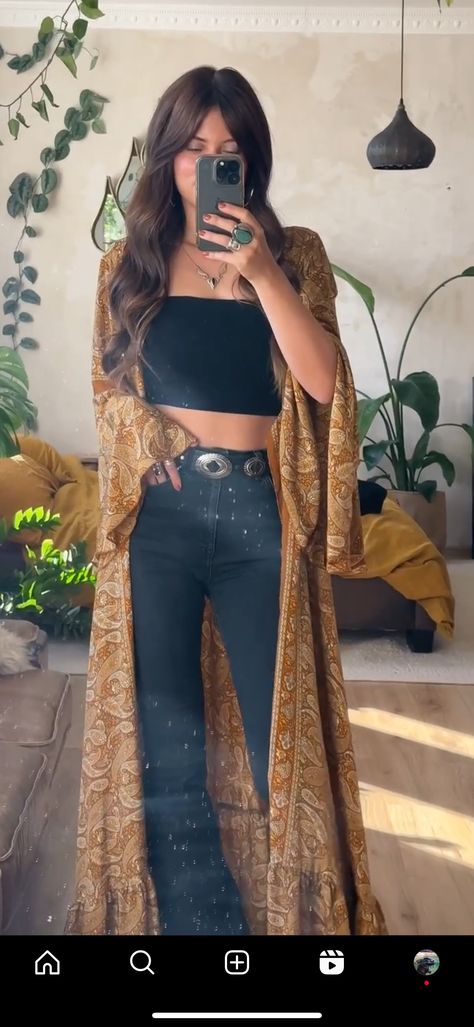 Black Boho Outfit Bohemian, Witchy Western Outfit, Goth Western Outfits, Western Grunge Aesthetic Outfits, Gothic Western Aesthetic Outfits, Grunge Cowgirl Outfits, Grunge Western Style, Dark Western Aesthetic Clothes, Boho Outfits Bohemian