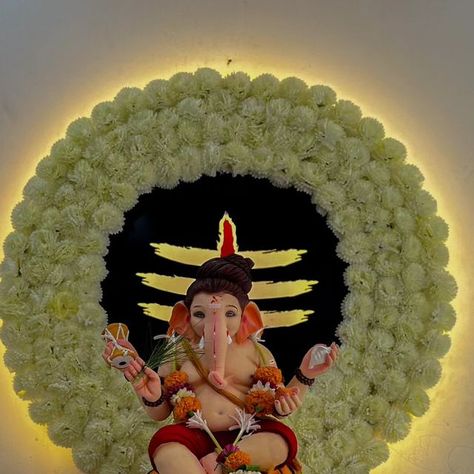 Background Ideas For Ganpati, Ashtvinayak Ganpati Decoration, Ganpati Murti Design, Bappa Decoration Ideas, Maharashtra Culture, Bappa Decoration, Ganpati Decoration Theme, Ganpati Decor, Diy Valentines Day Gifts For Him