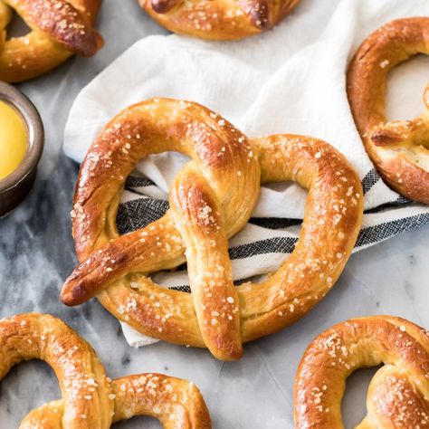 Homemade Soft Pretzels Potato Crock Pot, Pretzel Bread, Pretzel Recipe, Soft Pretzel Recipe, Homemade Pretzels, Homemade Soft Pretzels, Soft Pretzel, Pretzels Recipe, Honey Mustard Sauce