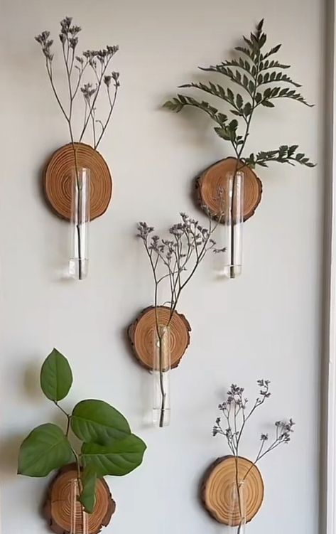 Mirror Wall Decor Ideas, Propagation Wall, Minimalist Living Room Ideas, Living Room Minimalist, Wall Vases, India Home Decor, نباتات منزلية, Wall Planters, Dried Florals