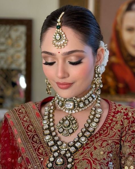 Instagram Rajasthani Bridal Jewellery, Telugu Bridal Makeup, Makeup Looks Traditional, Punjabi Bride Makeup, Indian Bride Makeup Natural, Bride Look Indian, Eye Makeup For Bride, Eye Makeup Bride, Indian Wedding Makeup Bridal Looks