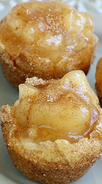 Sweet Appetizer Recipes Easy, Dessert Churterrie Board Ideas, Easy Items For Bake Sale, Fall Wedding Finger Food Ideas, Mini Fall Dessert Cups, Snickerdoodle Apple Pie Bites, Bite Size Apple Pie, Mid Morning Snack Ideas, Fall Mini Dessert Ideas