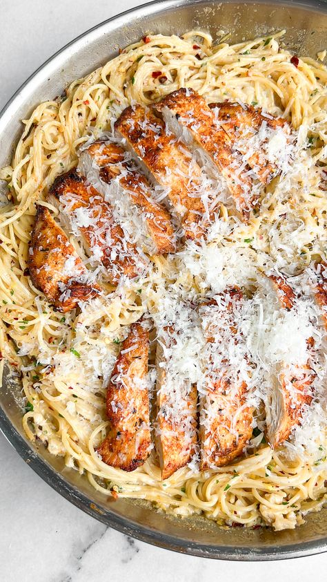 Lemon Parmesan One-Pan Pasta - Bad Batch Baking - Restaurant Copycat Recipes & Family Favorites Baked Pasta Chicken, Lemon Parmesan Pasta, Southern Shrimp And Grits, Pasta With Olives, Restaurant Copycat Recipes, Pan Pasta, Batch Baking, One Pan Pasta, Restaurant Copycat