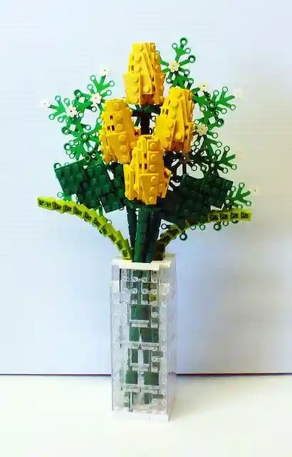 Lego Vase Ideas, Lego Flower Vase Ideas, Lego Flower Decoration, Lego Flowers Diy, Lego Vase Diy, Lego Flower Instructions, Lego Vase Instructions, Vases For Lego Flowers, Lego Vase