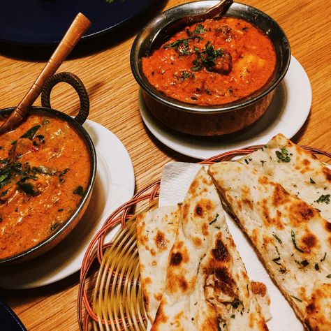 [I ate] Indian curry and garlic butter naan bread #food #foods Naan Photography, Butter Naan, Garlic Naan, Bread Food, Indian Curry, Naan Bread, Dessert Pictures, Dinner Wedding, Gluten Free Cooking