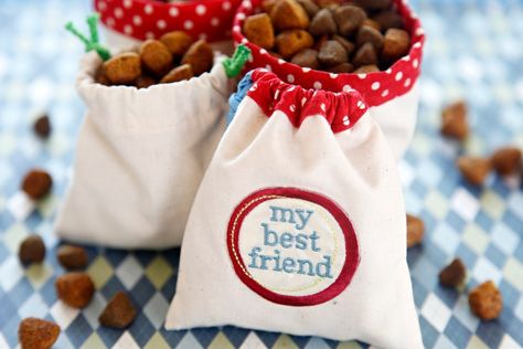 Dog Treat Bags, Dog Treat Bag, Dog Treat Pouch, Small Drawstring Bag, Special Occasion Food, Dog Treats Homemade Recipes, Pouch Diy, Diy Dog Treats, Treat Pouch