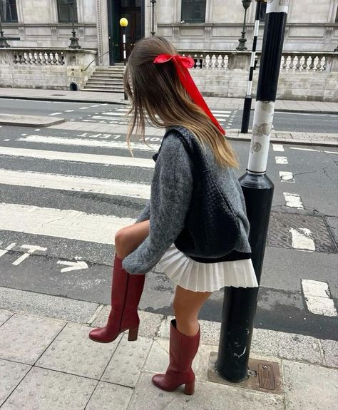 Nyc Outfits, Estilo Preppy, Paris Outfits, Red Boots, Looks Street Style, Blair Waldorf, Stockholm Fashion, Mode Inspo, Outfit Inspo Fall