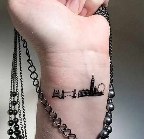 London Skyline Tattoo, Skyline Tattoo, Tattoo Son, Filipino Tattoos, Tattoo Minimalist, Theme Tattoo, London Tattoo, Tatuaje A Color, London Skyline