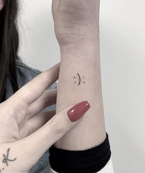 Simple Tattoos For Women, Small Tattoos Simple, Tattoos Geometric, Small Meaningful Tattoos, Small Hand Tattoos, Discreet Tattoos, Dainty Tattoos, Subtle Tattoos, Little Tattoos