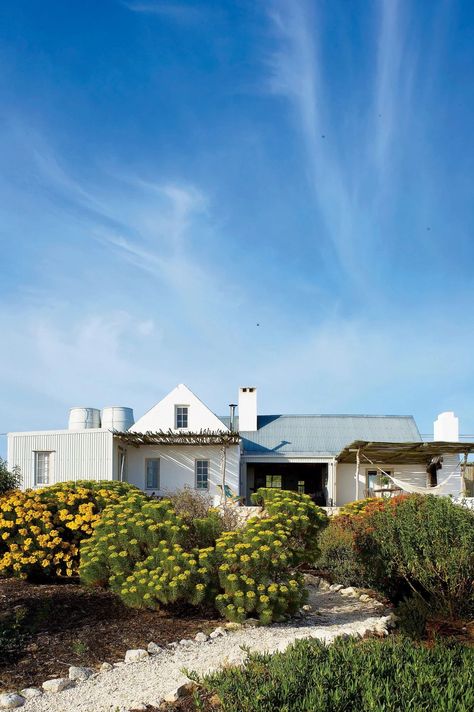 The Style: Despite being only four years old, this cement beach cottage in Churchhaven, South Africa, boasts a nostalgic appeal that's perfect for its idyllic location. "We really wanted to achieve the feel of a house from a bygone age," explains Helen Un Beach Bungalow Exterior, Jessica Helgerson, White Beach House, Stinson Beach, Beach House Exterior, Dutch Colonial, Beach Cottage Style, Beach Bungalows, White Beach