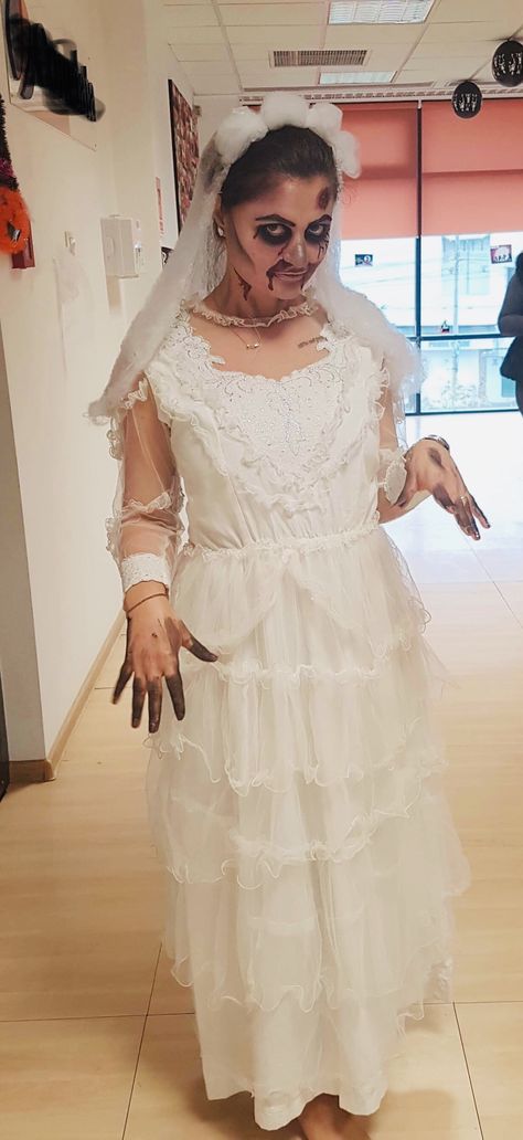 Killer Bride Costume Halloween, Scary Bride Costume, Zombie Bride Halloween Costume, Zombie Bride Costume, Halloween Bride Costumes, Bride Halloween, Dead Bride, Zombie Bride, Bride Costume