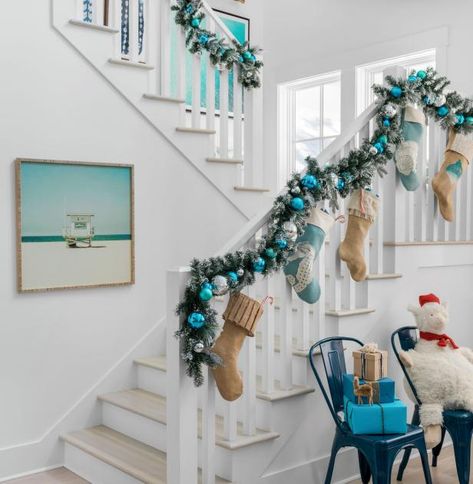 Tropical Xmas, Seaside Christmas, Christmas Staircase, Coastal Christmas Decor, Ideas Navideñas, Coastal Holiday, Beachy Christmas, Nautical Christmas, Hgtv Dream Home