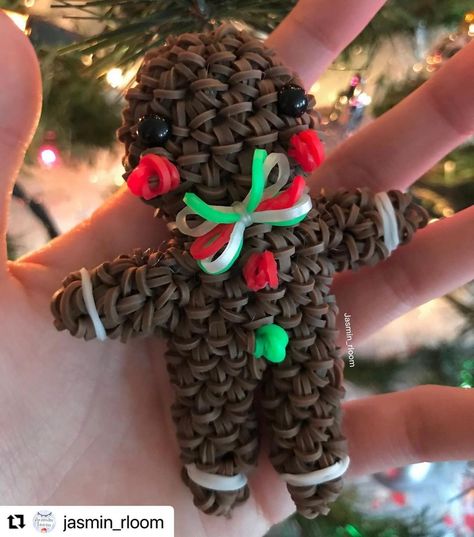 @Jasmin.rloom on Instagram: “#Repost @/jasmin_rloom with @/make_repost ・・・ Ginger Bread by @/gingercel ! This design is probably one of my favorites and I definitely…” Rainbow Loom Christmas, Rainbow Loom, Christmas Gifts For Mom, Instagram Repost, Drawing Tips, My Favorites, Loom, Gingerbread, Ginger