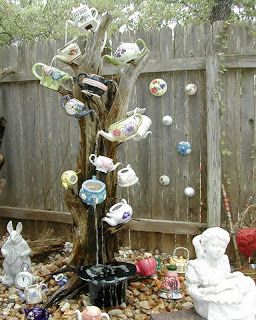 Tea pot fountain over pondless pond #gardenart #waterfeature #recycled Beeskneesvintagegarden Alice In Wonderland Garden, Tea Pots Art, Whimsical Garden, Tree Stump, Glass Garden, Garden Crafts, Water Fountain, Dream Garden, Design Layout