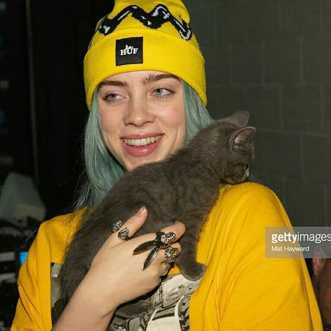 Billie Eilish Beanie, Teal Hair, Call My Friend, Beautiful Voice, Music Icon, Lady And Gentlemen, Favorite Person, Billie Eilish, My Girl