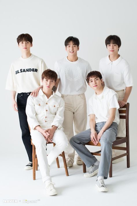 Nuest Kpop, Kpop Fashion Men, Futurisme Retro, Look Magazine, Poster Boys, Kpop Group, Fans Cafe, Group Photo, Boy Band