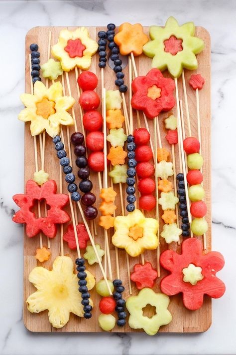 Fruit Bouquets, Edible Fruit Arrangements, Fruits Decoration, Fruit Platter Designs, Fruit Creations, Edible Bouquets, Best Edibles, Fruit Skewers, Fruit Kabobs