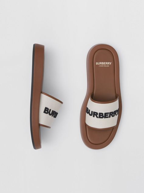 Burberry Shoes Outfit Women, Burberry Slippers, Burberry Slides, Burberry Sandals, Trendy Slippers, Tan Women, Fashion Shoes Heels, Fashion Shoes Sandals, Slippers Summer