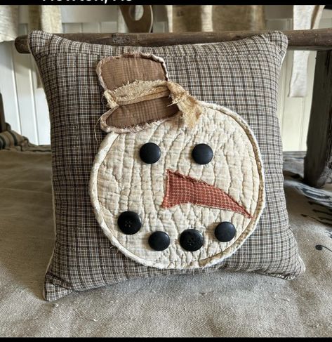 Primitive Pillows, Vintage Wool Blanket, Snowman Pillow, Applique Pillows, Wool Blankets, Tree Pillow, Old Quilts, Christmas Pillows, Sewing Pillows