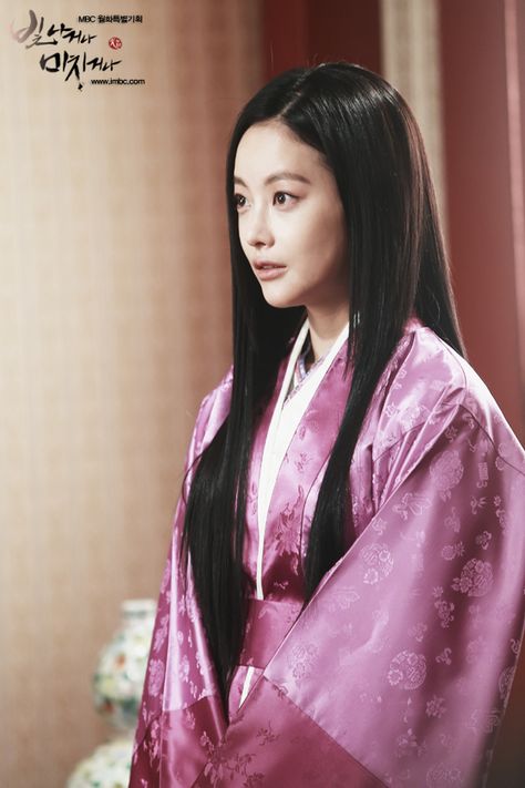 Drama Shine or Go Crazy. Korean Traditional clothes #hanbok Korean Dynasty, Crazy Romance Korean Movie, Lim Ju Hwan, Queen Of Tears Kdrama Kim Ji Won, Hanbok Traditional, Oh Yeon Seo, Jang Hyuk, Korean Wave, Korean Dress