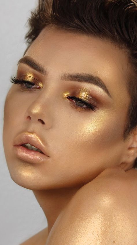 Gold Goddess Makeup, Greek Goddess Makeup, Body Highlighter, Futuristic Makeup, Fashion Show Makeup, Golden Makeup, Kendall Jenner Makeup, Goddess Makeup, Make Up Gold