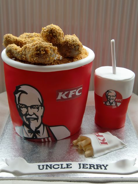 KFC cake - KFC cake, the bucket and cup were cake. All handmade and edible (apart from the straw which was a dowel covered in icing). Kfc Cake, Cakes That Look Like Food, Sandwich Recipes Indian, Whiskey Cake, Realistic Cakes, Cake Shapes, Crazy Cakes, Specialty Cakes, Awesome Cakes