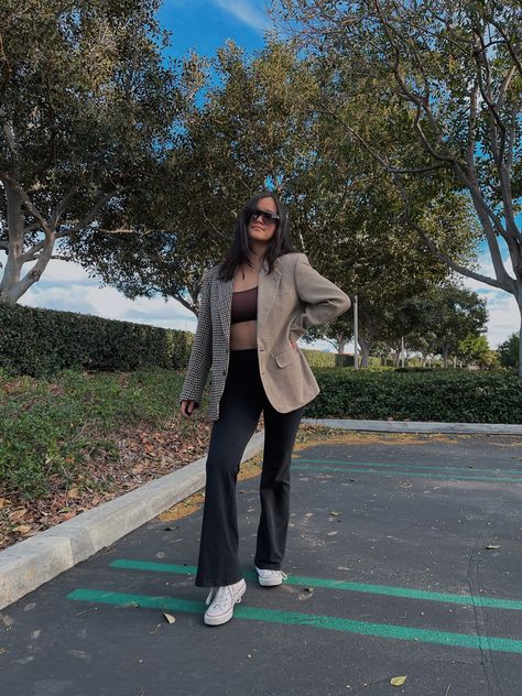 Flare Legging, Flared Leggings, Flare Leggings, Blazer Outfits, Oversized Blazer, Oversized Shirt, Spring Fashion, Normcore, Split