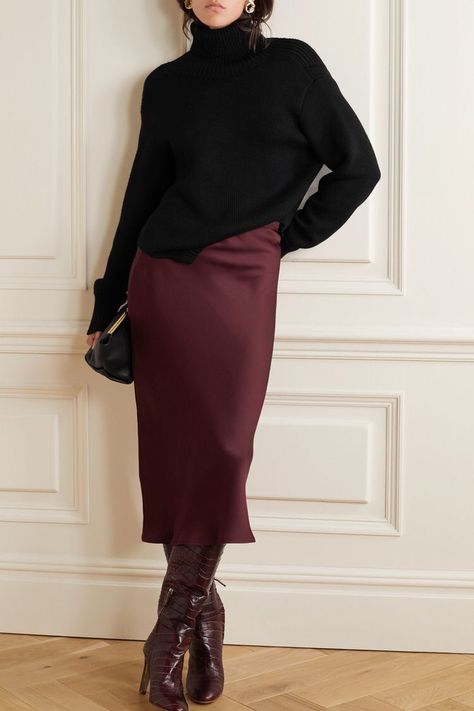 Satin Skirt And Sweater, Burgundy Skirt Outfit, Outfit Ideas Skirt, Silk Skirt Outfit, Skirt Ootd, Skirt And Sweater, Skirt Outfit Fall, Satin Skirt Outfit, Burgundy Skirt