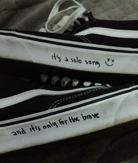 Converse Writing On Shoes Aesthetic, Things To Write On Shoes, Writing On Shoes Aesthetic, Write On Shoes, Vans Writing On Shoes, Converse Writing On Shoes, Writing On Shoes, Stuff To Write, Lou Core