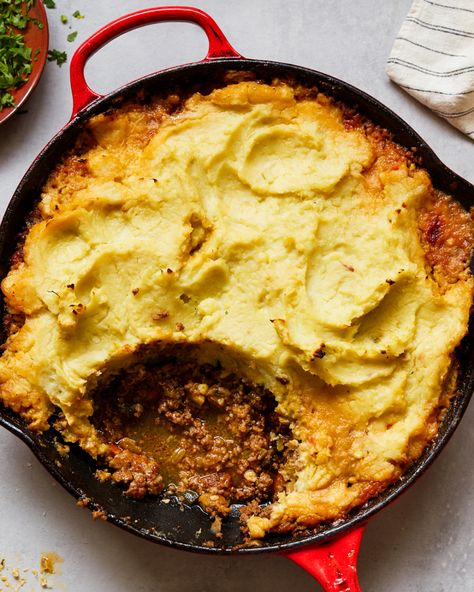 Whole30 Shepherd's Pie - Paleo, Gluten-Free | Primal Gourmet Primal Gourmet, Vinegar Chips, Irish Stew, Potato Toppings, Shepherds Pie Recipe, Weekend Cooking, Banoffee Pie, Curry Spices, Lamb Shanks