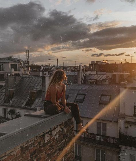 #aesthetic #rooftop #photography #summer #dresmin Sunrise City, Rooftop Photoshoot, Tumblr Aesthetic, Foto Poses, Light Of Life, Model Poses, I Love It, Aesthetic Girl, Aesthetic Pictures