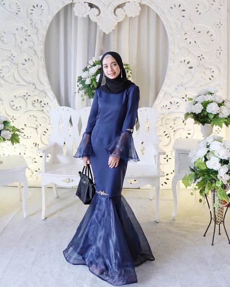 Foto: 10 Inspirasi Baju Bridesmaid yang Kekinian untuk Hijabers Mermaid Dress Hijab, Gaun Peplum, Ootd Lebaran, Model Dress Kebaya, Shabby Dress, Hijab Gown, Hijab Dress Party, Muslimah Wedding Dress, Nikah Dress