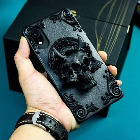 Skull Vampire, Skull Phone Case, Vampire Skull, Diy Phone Case Design, Skull Accessories, King Ring, Contact Lens Cases, Star Phone Case, Earbuds Case