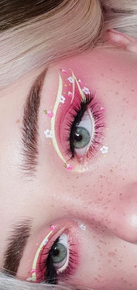 Aesthetic Makeup Colorful, Theater Makeup Looks, Pink Makeup Eyeliner, Fun Makeup Looks Colorful, Colorful Creative Makeup, Pink Creative Makeup, Pink Graphic Makeup, Easy Fun Makeup Looks, Themed Makeup Looks