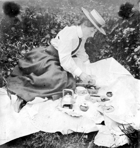 Victorian Life/Picnic Victorian Picnic, Victorian Photography, Victorian Parlor, Victorian Life, Cold Cuts, Old Photography, Neo Victorian, Picnic Time, Cloud Nine