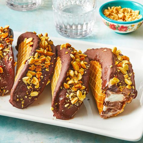 the pioneer woman's choco tacos recipe Choco Taco, Waffle Cone Maker, Pool Party Food, Bake Desserts, Waffle Cones, Chocolate Dessert Recipes, Taco Recipes, Cream Recipes, Pioneer Woman