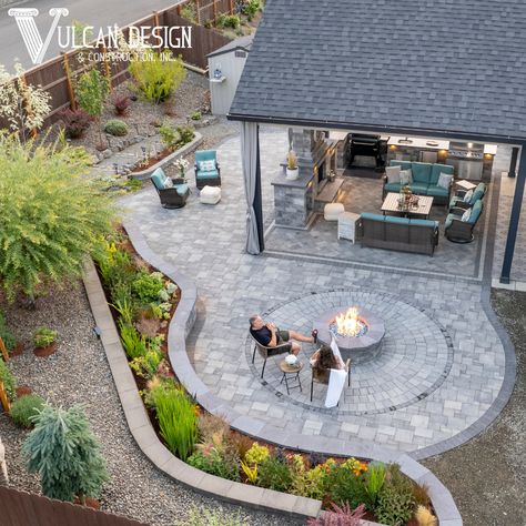 Backyard Paver Patio Ideas Fire Pit Area, Family Backyard Layout, Paver Patio Designs, Patio With Fire Pit, Hardscape Backyard, Ideas Garden Design, Backyard Layout, Backyard Seating Area, Patio Layout