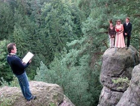 For years, the gorge kept their love apart...  Now it only kept them away from hearing the preacher. Extreme Wedding, Infj Ships, Modern Day Wedding, Infp X Entp, Weird Wedding, Alternative Wedding Venue, Unusual Wedding Venues, Meanwhile In Russia, Bizarre Photos