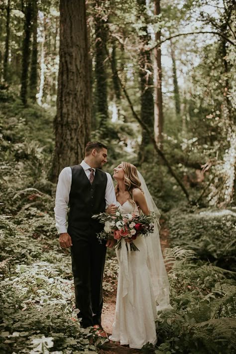 Romantic Portland wedding | Image by Olivia Strohm Photography Dreams Photography, Lighting Photography, Enchanted Forest Wedding, Photography Lighting, Wedding Photography Poses, Woodland Wedding, Forest Wedding, Wedding Photo Inspiration, Nature Wedding