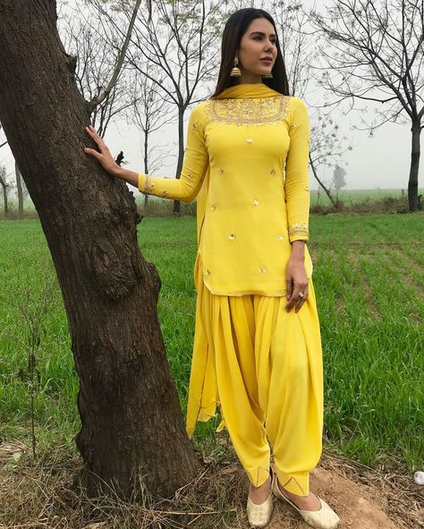 Salwar Suit Design, Sonam Bajwa, Girl's World, Patiala Suit Designs, Patiyala Dress, Birthday Dress Women, 1st June, Punjabi Fashion, Punjabi Outfits