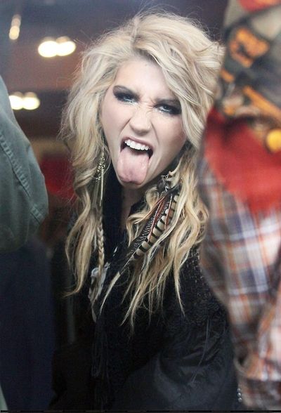 ke$ha Kesha Costume, Glam Rock Makeup, Kesha Animal, Kesha Rose, Women Of Rock, Riot Grrrl, Girl Trends, Kesha, Famous Women