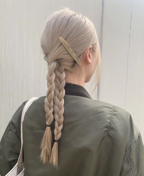 Hair Colour Inspo, Aesthetic Hairstyle, French Braids, French Braid Hairstyles, Hair Arrange, Hair Stylies, Sleek Hairstyles, Braid Hairstyles, Easy Hairstyles For Long Hair