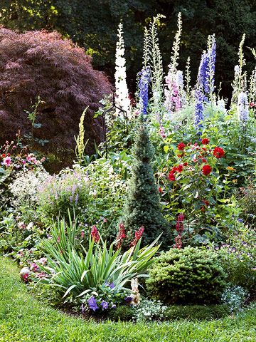 6 Steps to a "NO WORK" Cottage Garden:  "While formal gardens thrive on order and well-defined spaces, cottage gardens bubble in cheerful tangles of flowers that form a kaleidoscope of hue and texture." Cottage Gardening, Video Garden, Cottage Garden Design, Cottage Garden Plants, Front Yards, English Cottage Garden, Garden Shrubs, Landscape Designs, Dry Creek